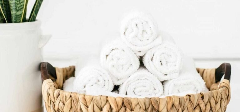 DIY Bathroom Cleaning Wipes